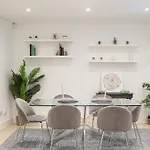 Superb 3 Bedroom Covent Garden House With 3 Ensuite Bathrooms
