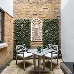 Superb 3 Bedroom Covent Garden House With 3 Ensuite Bathrooms