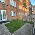 Spacious 2Bed House In Clapham Common