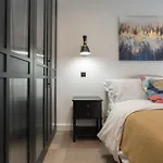 Luxury Flat Next Tower Bridge 1