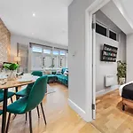 London Elite Flat With Parking