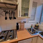 Cosy London Apartment In Great Surroundings