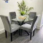 Luxury Guest House In Vibrant London Area