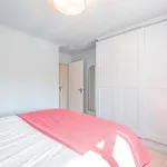 Modern 1-Bed Flat With Free Parking In West London