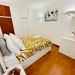 Vauxhall, River Thames, Big Ben Retreat, Central London Family Stay