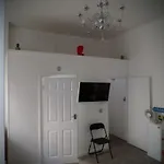 Apartmentsleeps4-West Kensington-Petsok-Parking