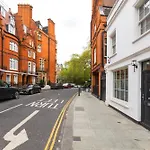 Luxurious 4-Bed Knightsbridge Home Near Harrods