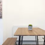 Comfortable 2Br Battersea Steps To Clapham St