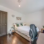 Stepney Green Gated Area With Parking & Garden