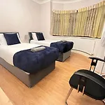 Large 6 Bed With 9 Separate Beds 3 Baths 4 Toilets