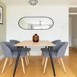 1 Bed Apartment In Battersea