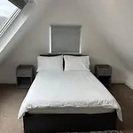 2 Bedroom Flat In Camden