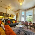 Charming Home With Private Balcony, On 1St Floor, With 2 Bathrooms, 3 Min Walk To Earl\'S Court Station