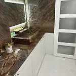 Unique Luxury Home In The Heart Of London. Air Conditioned With Private Garden