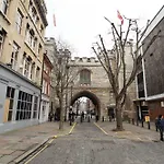 Knights Court Apartments