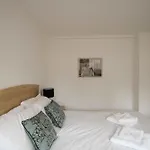 Knights Court Apartments
