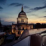 Luxurious Central Kensington Apartment