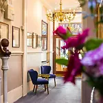 London Town Hotel
