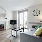 3 Bedroom Garden Flat - Central Location