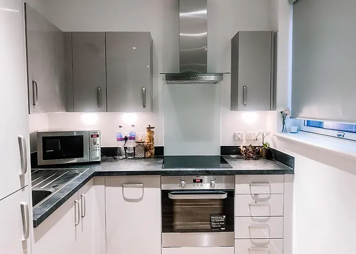 Luxury Apartment - 1 Min From Station