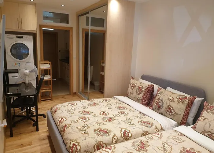 London Luxury Apartments 1Min Walk From Underground, With Free Parking Free Wifi