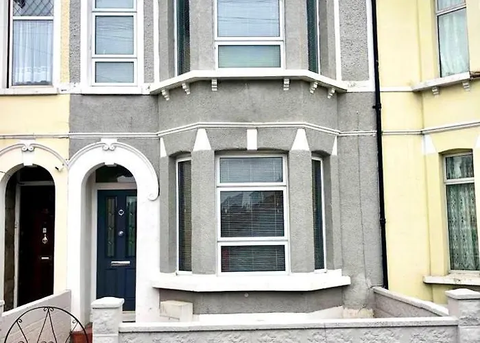 Great 4 Bedroom Home In Tooting
