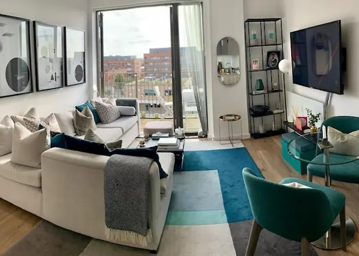 Stylish And Chic 1 Bedroom Apartment In Canning Town