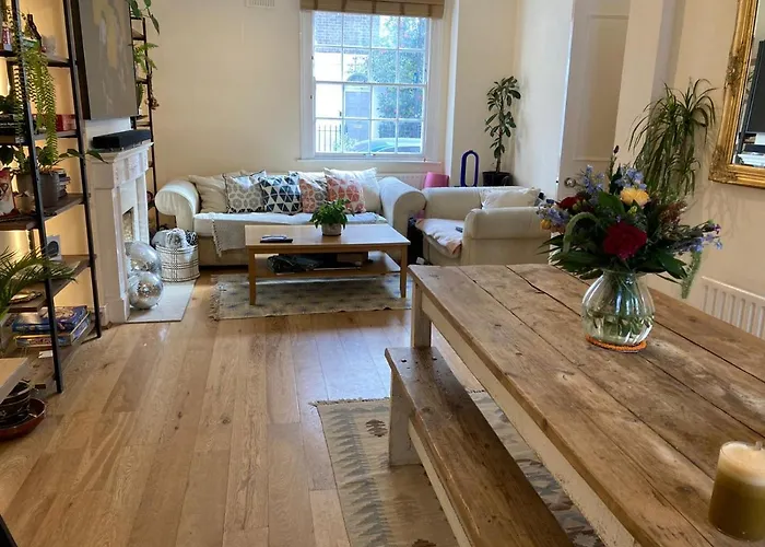 Private King Room With Huge En-Suite In Shared House In Marylebone