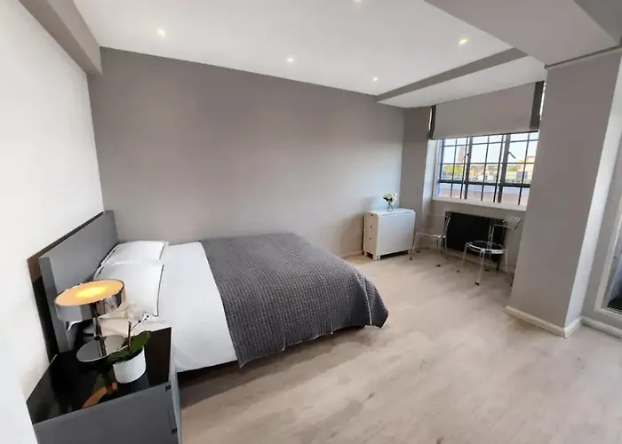 Chelsea Flat 10 Mins Harrods, Balcony, Gym, Air Conditioning