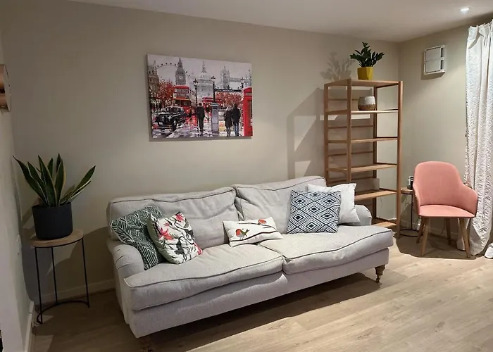 Spacious,1 Bed, Large Balcony, Parsons Green St