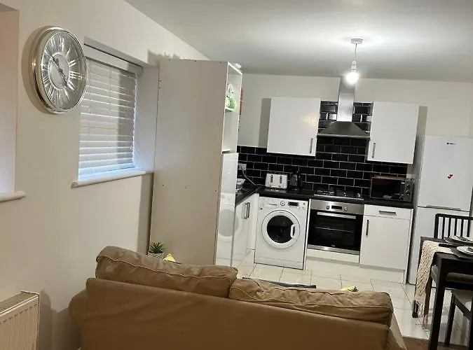 Beautiful Hoe Street Dream Ground Floor One Bedroom Apartment
