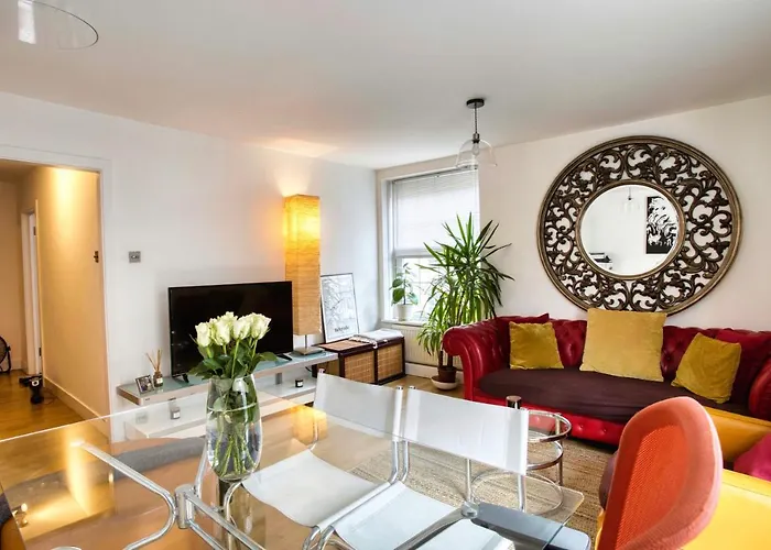 Specious 2 Bedroom Flat - Zone 1