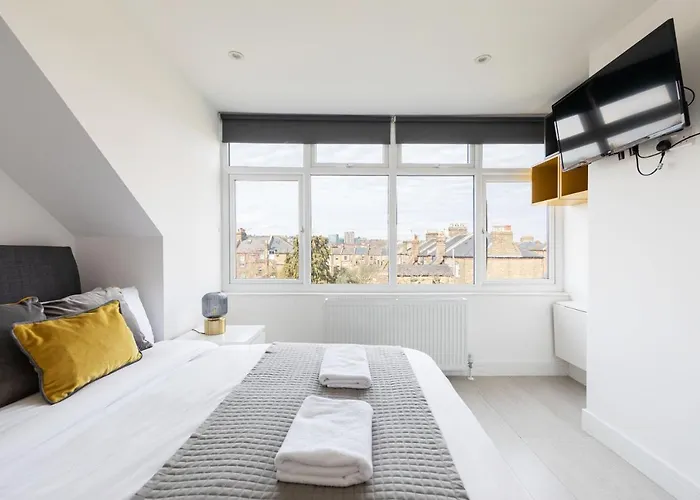 Cozy Rooms With Shared Kitchen And Laundry Area