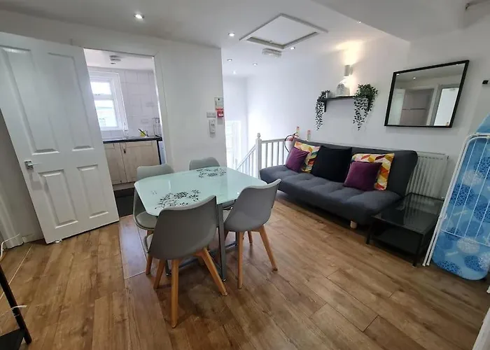 Elegant 2 Bed, 2 Bath Apartment