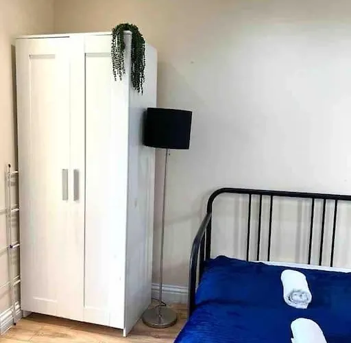 Beautiful One Bedroom Flat In Central Location