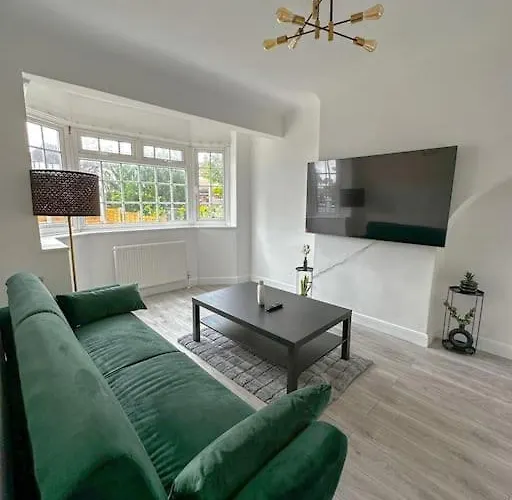 Comfortable Stay In 3 Bed House