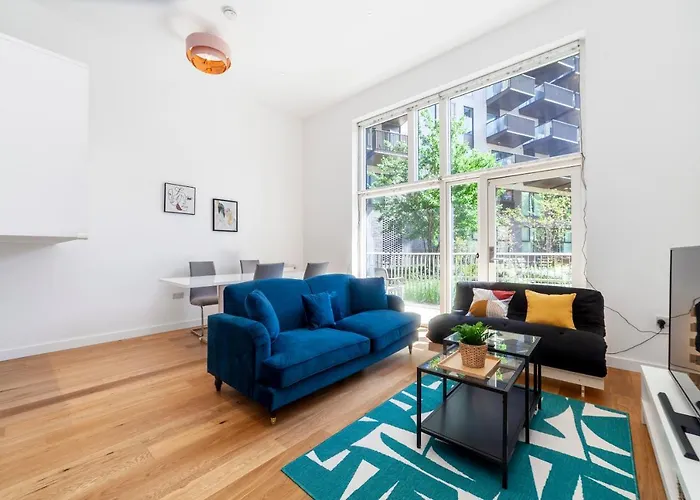 Amazing 3Bdr Duplex Wbalcony East London