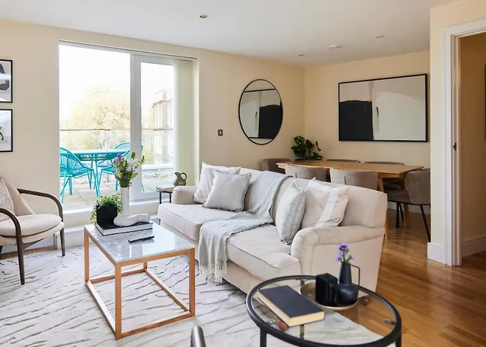 The Weavers Field Place - Classy 3Bdr Flat With Terrace