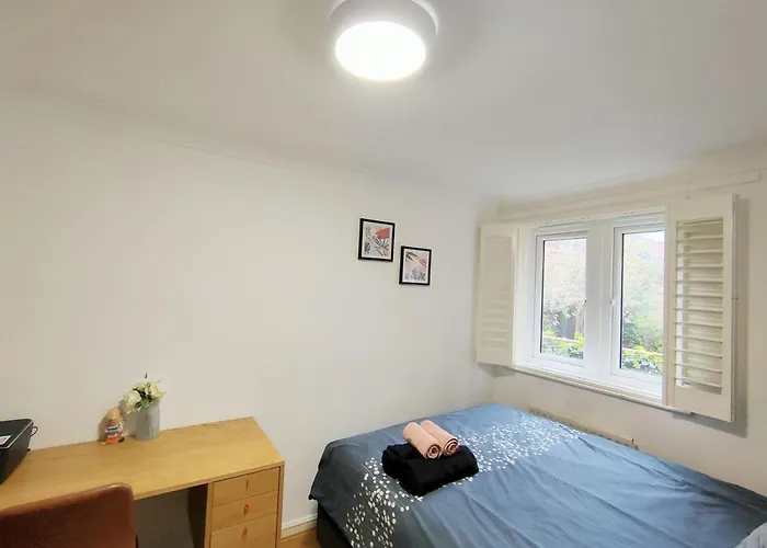 Spacious 3-Bed Cosy Flat In Westminster