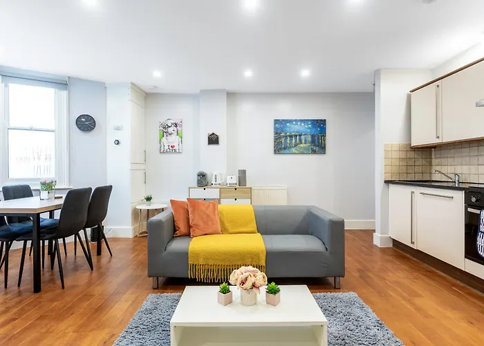 Bright Clapham Apartment