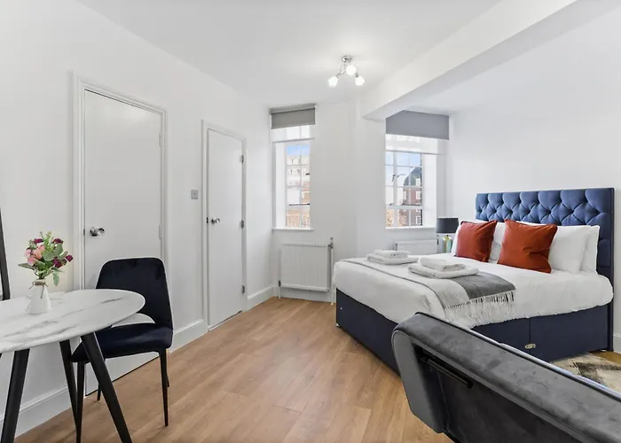 Capital Apartment 516, Chelsea Cloisters