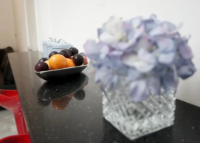 Luxury London House Sleeps 13, 2 Minutes To Metro