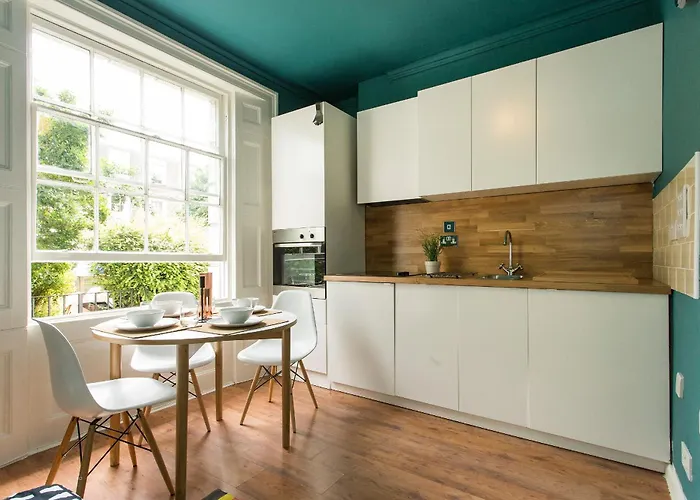 Camden Apartment By Morethanstays