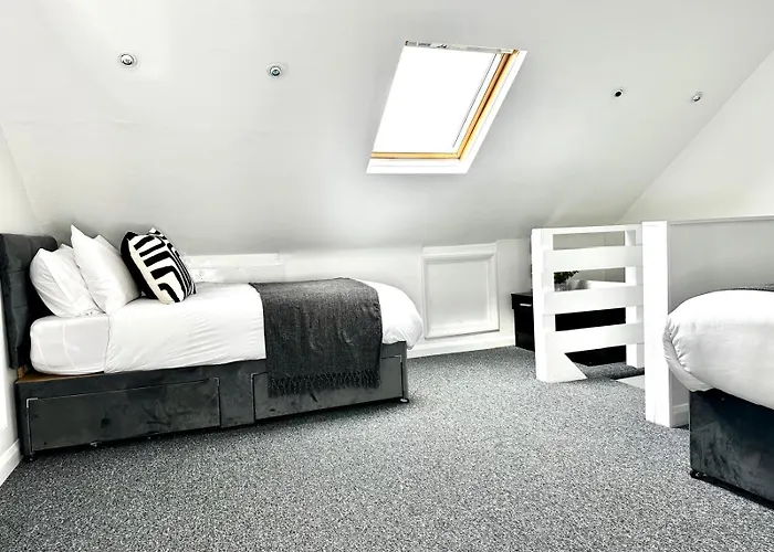 Serviced 4 Bed 2 Bath Manor Park House