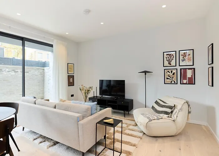The Brondesbury Quarters - Modern 2Bdr Flat With Balcony & Parking