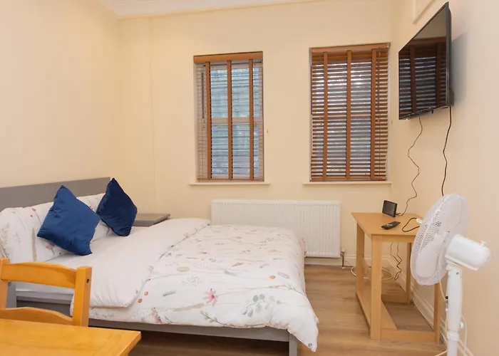 Charming 1-Bed Apartment In London