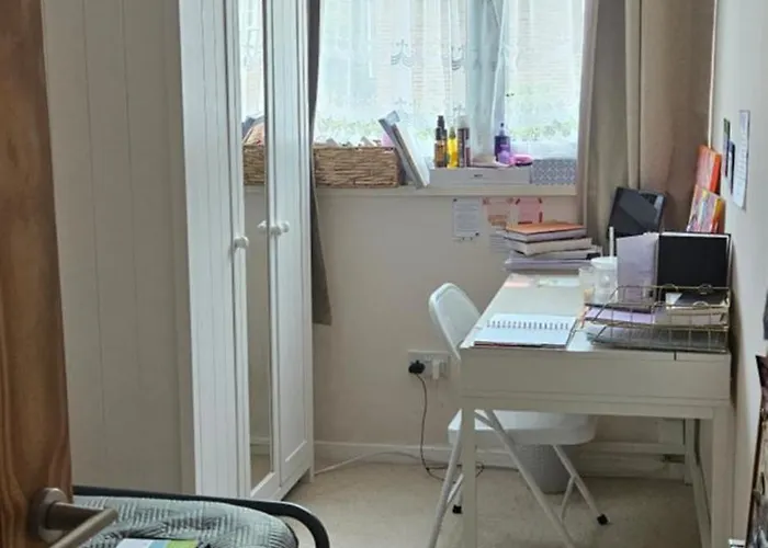 Small East London Room -Girls Only