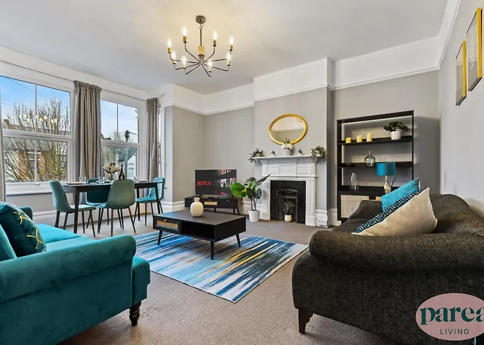 Parea Living - Leytonstone, 2-Bedroom Serviced Apartment, Free Parking, Remote Working