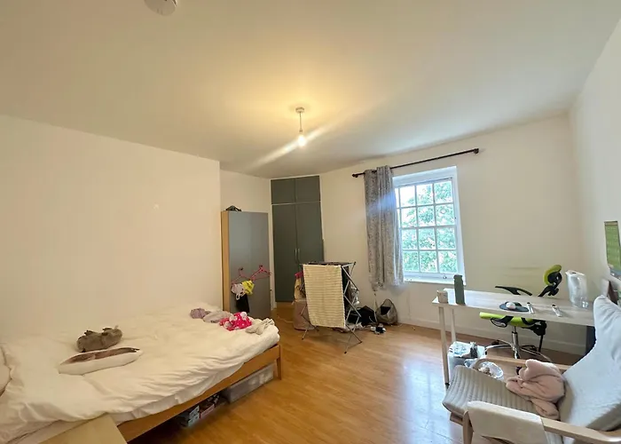 3 Bed Kings Cross Guest House