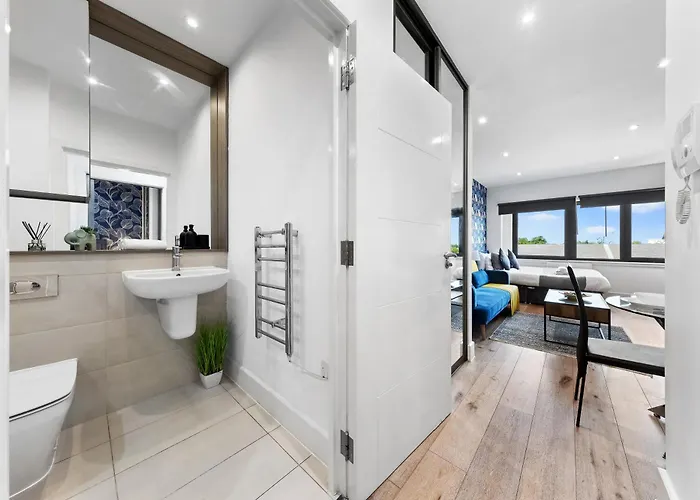 Charming 1-Bed Apartment In London
